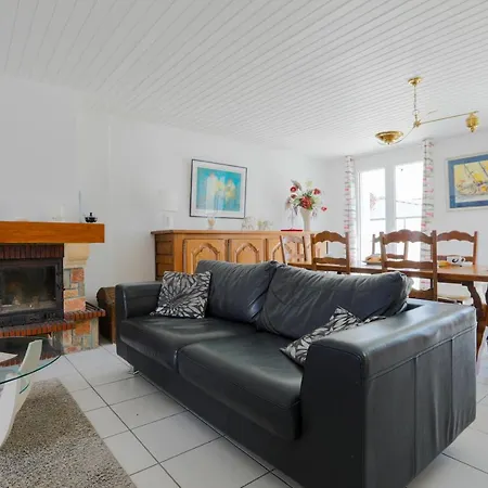 Maison Confortable A Deux Pas Du Village