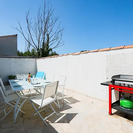 Holiday home Maison Confortable A Deux Pas Du Village La Flotte